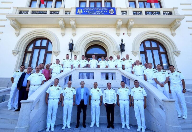 Comandamentul Flotei, în vizită la Cercul Militar Constanța. Militarii cu rezultate deosebite, premiați
