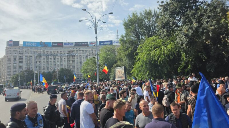 Unul dintre instigatorii de la Piața Victoriei, prins cu un pistol în mașină